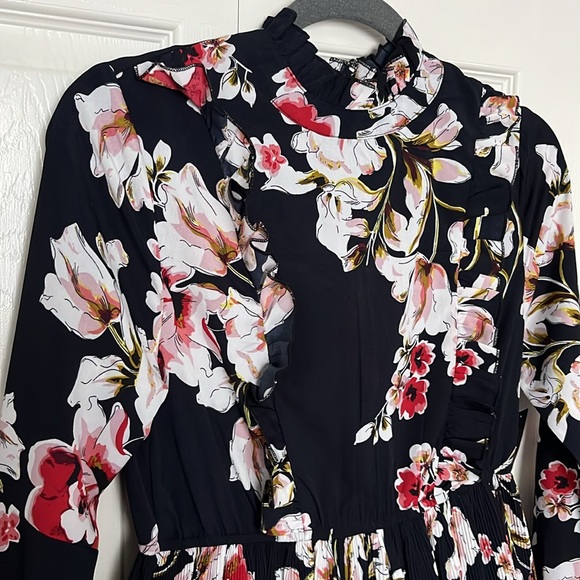 LuLu’s midi ruffled pleated long sleeve dress - Picture 2 of 13